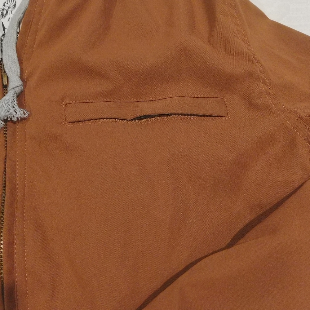 Light weight jacket - Picture 2 of 5